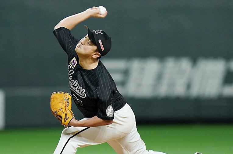 まさに剛腕復活の印象を残している澤村拓一。起用法が固定化された部分も大きそうだ ／ photograph by Kyodo News