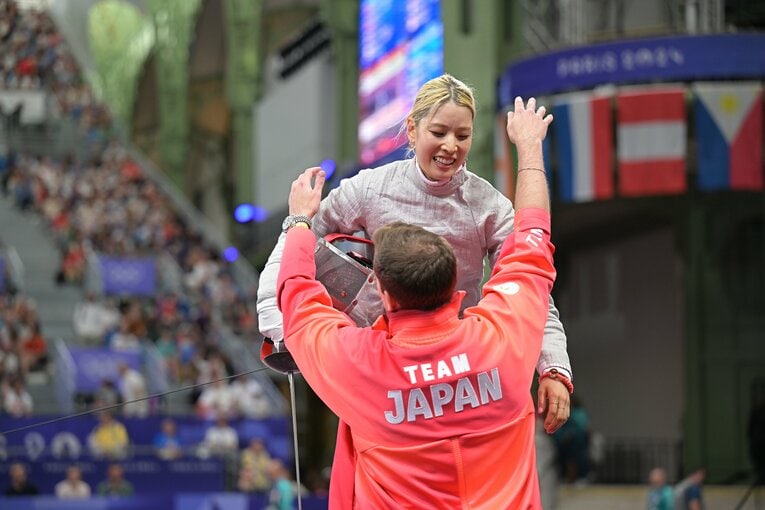 女子サーブル個人2回戦、江村美咲vs.オレナ・クラバツカ　©JMPA