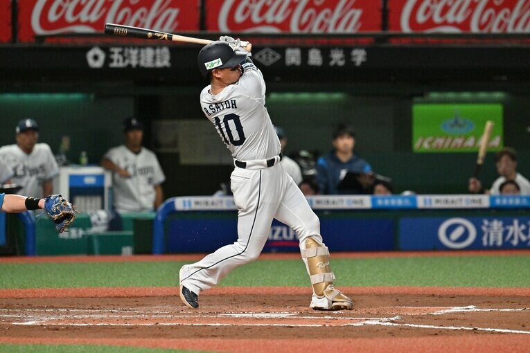 新たなチームリーダーと期待される佐藤龍世。今季は7本塁打を放った　©Hideki Sugiyama