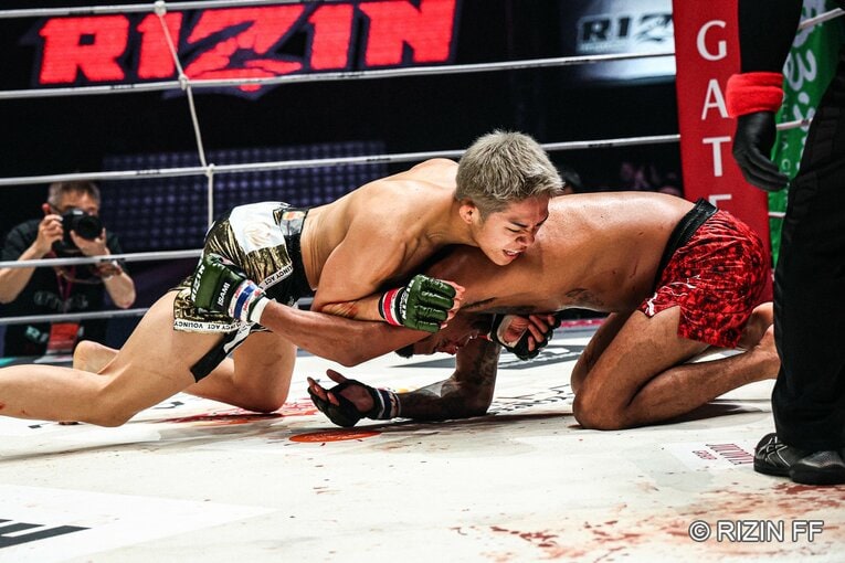 秋元強真vs.パッチー・ミックス　©RIZIN FF