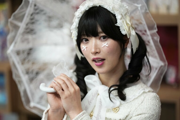 さくらあや（白ロリータ衣装）の撮りおろしフォト　©Essei Hara