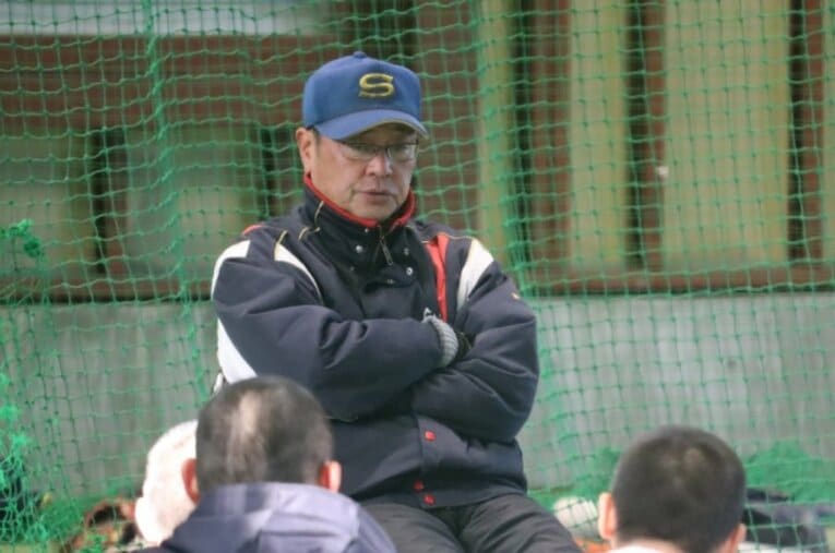 ミーティング中の聖光学院・斎藤智也監督 ／ photograph by Genki Taguchi