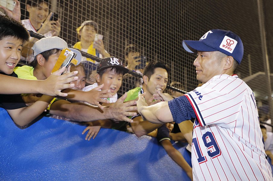 “令和初の名球会”は坂本か藤川か。石川雅規が40歳で挑む、あと29勝。<Number Web> photograph by Kyodo News