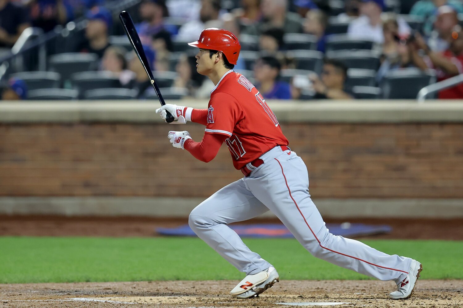 ケガ発覚後も打者として出場を続ける大谷。滞在先のニューヨークでは、メッツ、ヤンキースのチームドクターの診断を受ける可能性もあるという　©JIJI PRESS