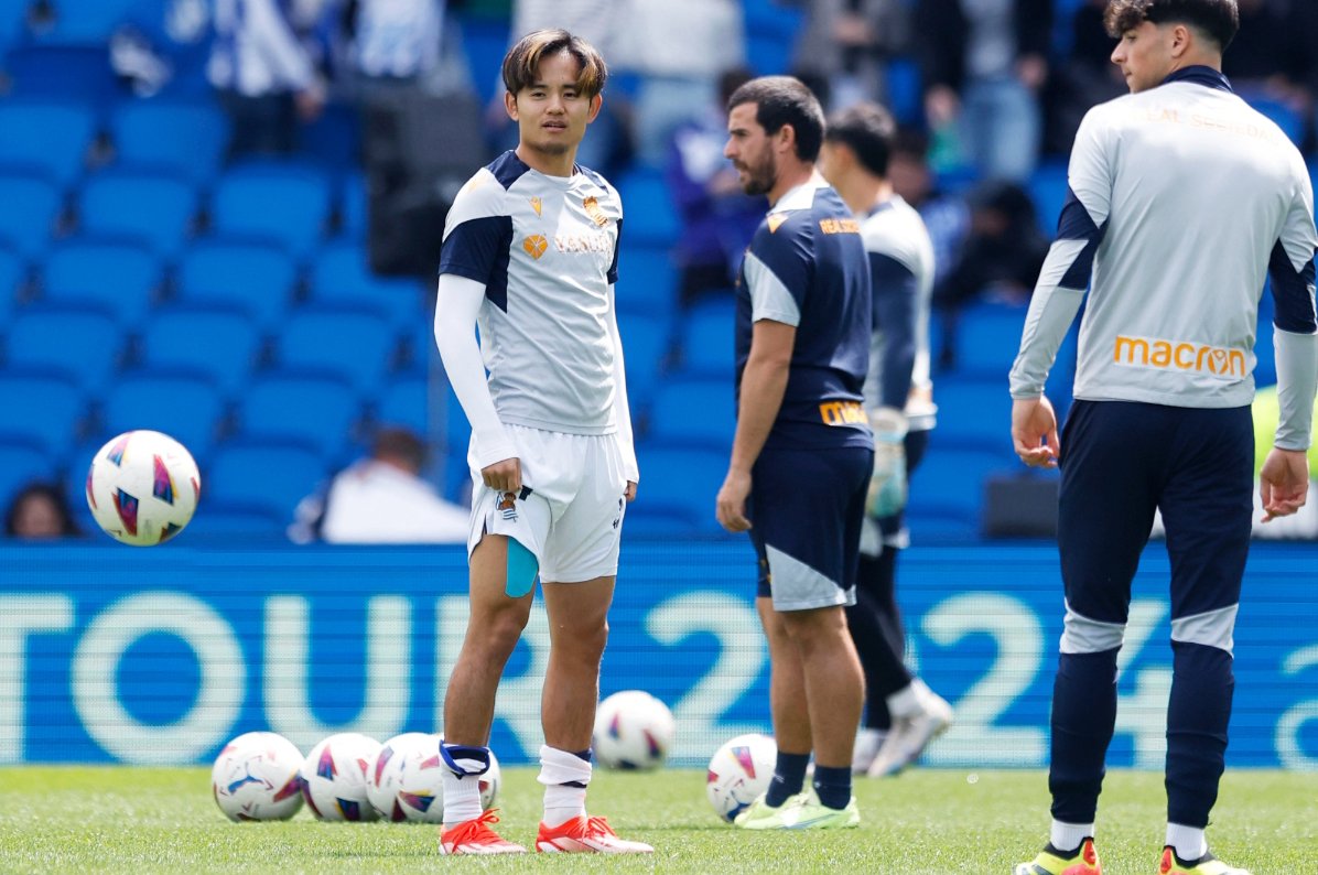 ラスパルマス戦での試合前、アップ中の久保の腿にテーピングが