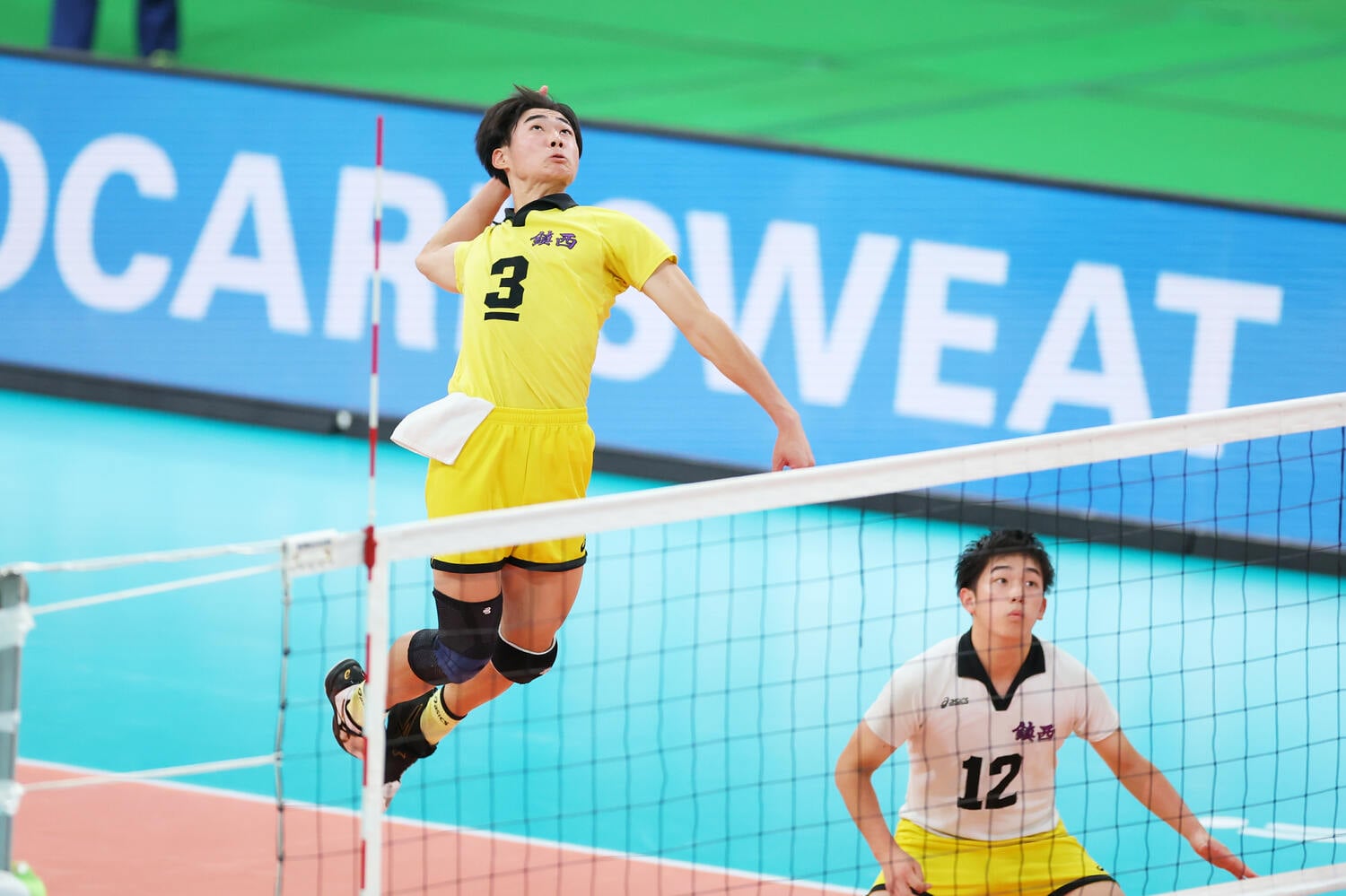 リベロ小手川（右）の言葉の通り、チームメイトからの絶大な信頼を寄せられていた舛本　©︎Naoki Morita/AFLO SPORT