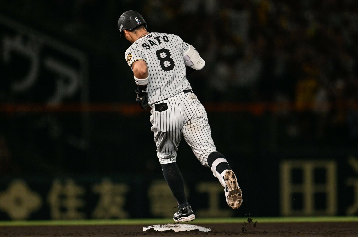 試合に出続けている佐藤輝明　©Nanae Suzuki