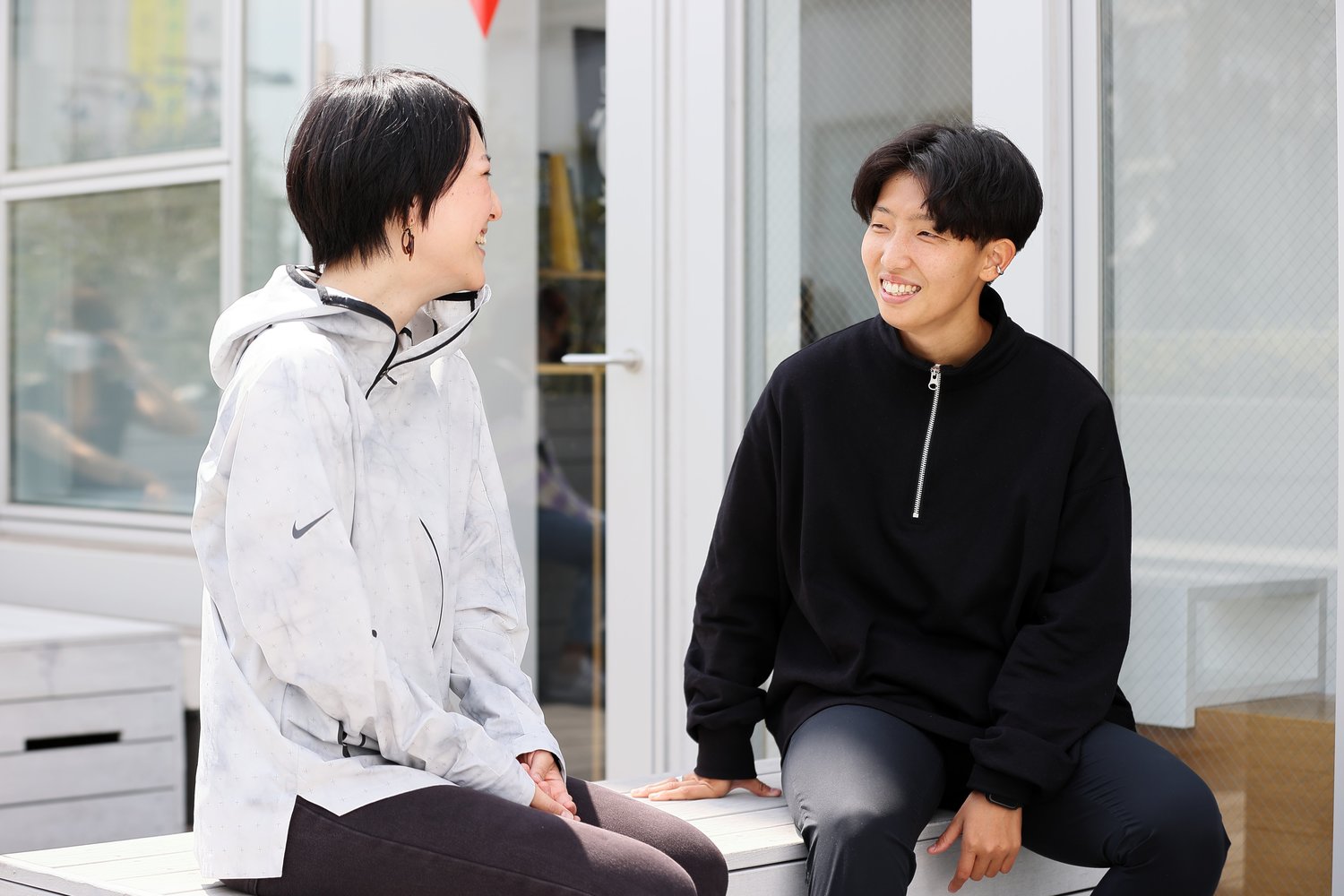 大学時代、チームメイトだった筆者（左）と下山田選手©Shigeki Yamamoto