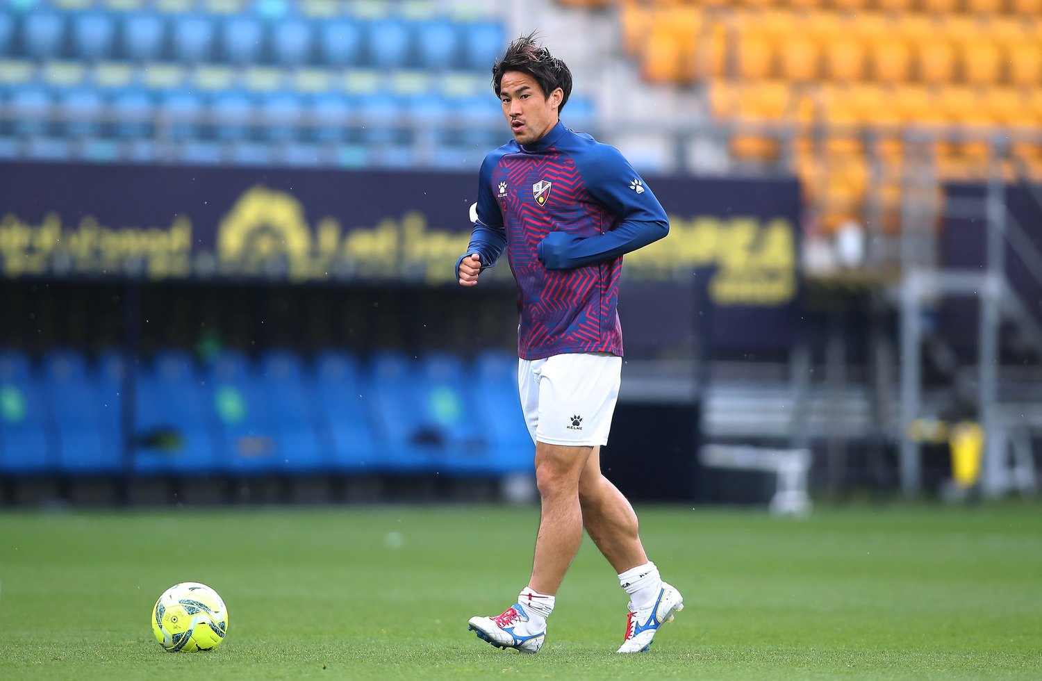 スペインのウエスカに所属する岡崎慎司　©Getty Images