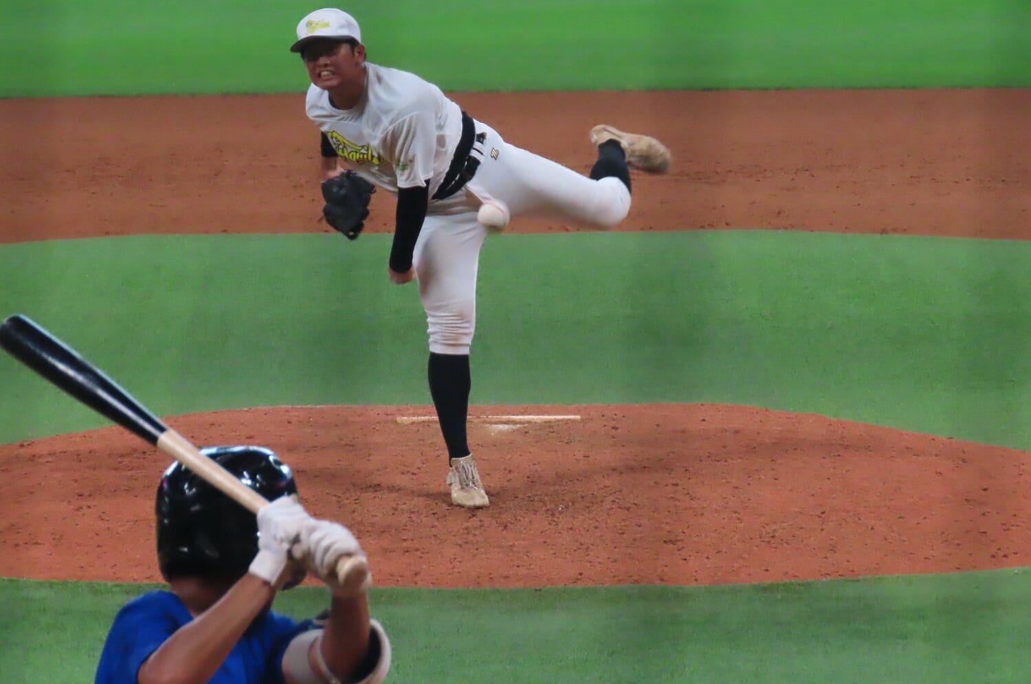 エスコンフィールドで力投する濱岡　©Kou Hiroo