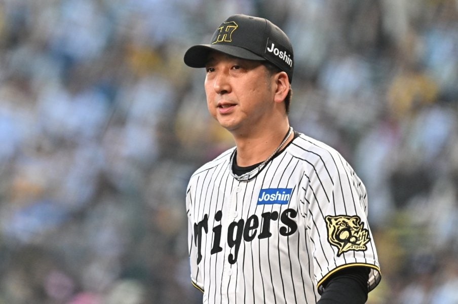 「何をしているんだ」藤川球児監督（45歳）が激怒した“珍しい瞬間”…エラーした選手を“批判しない”監督術「全員で反省」こうして阪神を優勝させた＜Number Web＞ photograph by Hideki Sugiyama