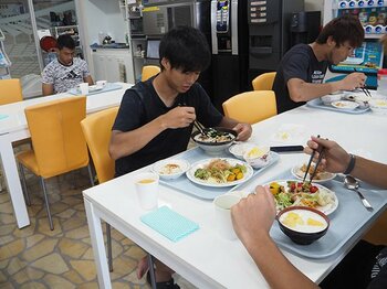 ジェフ千葉から消えた脂身と白米。監督が持ち込んだ食事革命が凄い。＜Number Web＞ photograph by Masayuki Sugizono