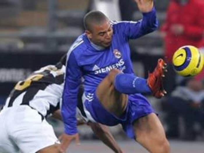 ロナウドのスーパープレーが象徴する病理。＜Number Web＞ photograph by MarcaMedia/AFLO