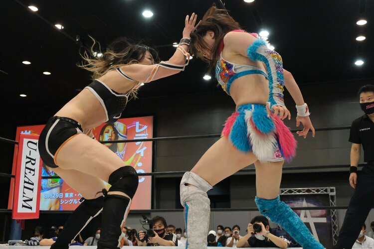 家庭科の先生がなぜ女子プロレスラーに？ 「ジャイアント馬場の技」を 