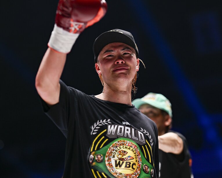 再起戦で強敵エストラーダを撃破した那須川天心（27歳）。ここまでの苦しみを物語るように、試合直後には感極まる場面もあった　©Hiroaki Finito Yamaguchi