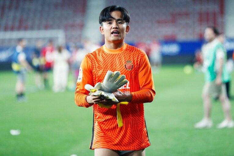 久保建英がGK姿？奇跡の残留に歓喜、“ズボンを抜いだお宝写真”も… 「苦しんだタケのリーガ3年目」をカメラマン視点で振り返る(37)