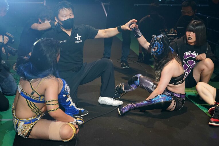 「しょっぱいんだよ！」顔面に塩を全力投球…やりたい放題の“闇堕ち”スターライト・キッドが、渡辺桃を悪の軍団に引きずり込む？(13)