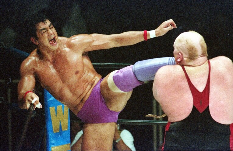 「1億円トーナメント」決勝の髙田延彦vsスーパーベイダー　©東京スポーツ新聞社
