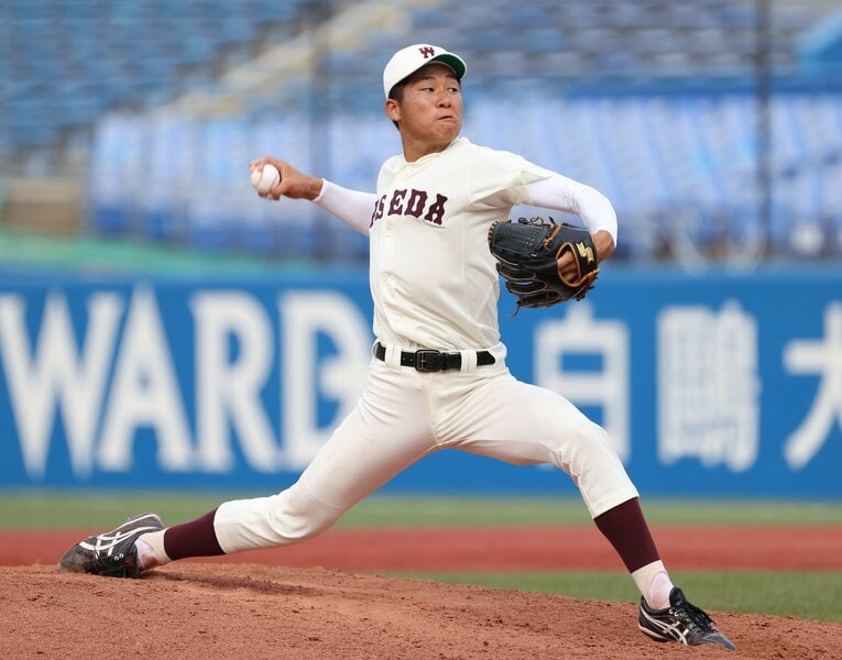 2巡目で指名されたのは早大の右腕・徳山。17年センバツ大会の優勝投手（大阪桐蔭）でもある