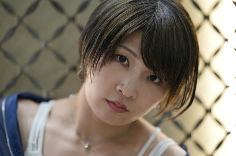 女子プロレス団体・スターダムで白いベルトの女王に君臨する安納サオリ（33歳）。そのミステリアスな素顔に迫った ／ photograph by Essei Hara