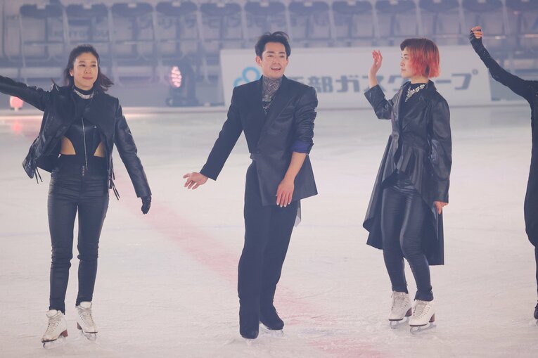 公開リハーサルにて。村元哉中、村上佳菜子らと　©AFLO