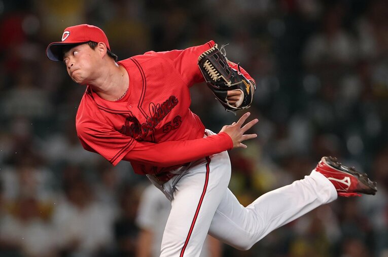 2年目にして先発転向に挑む岡本 ／ photograph by Sankei Shimbun