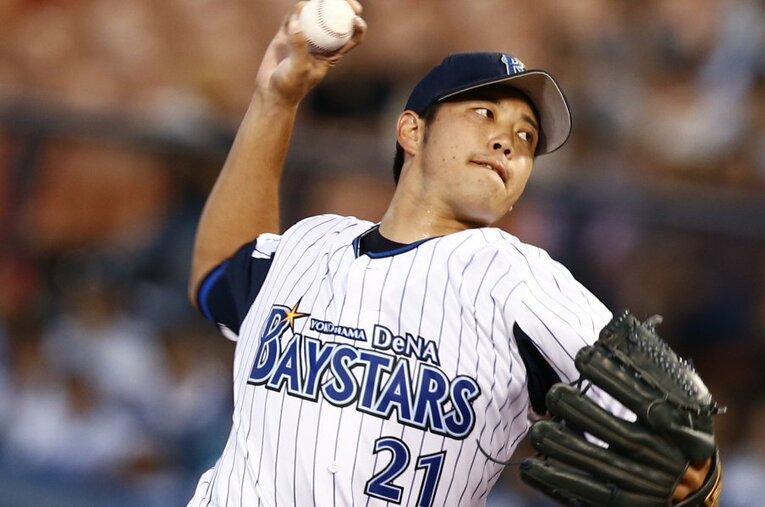 横浜DeNA時代の加賀美希昇さん。2010年ドラフト2位でDeNA入り、通算5勝。2015年秋に戦力外通告を受け、JR西日本に入社 ／ photograph by JIJI PRESS