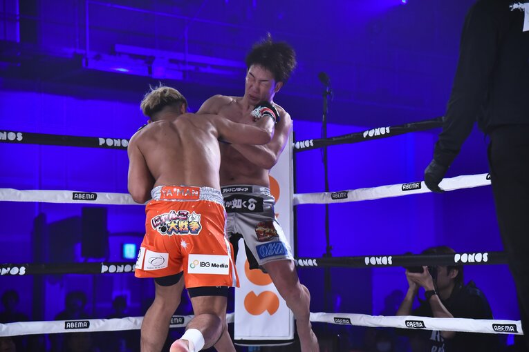 YA-MAN vs.朝倉未来　©RISE CREATION