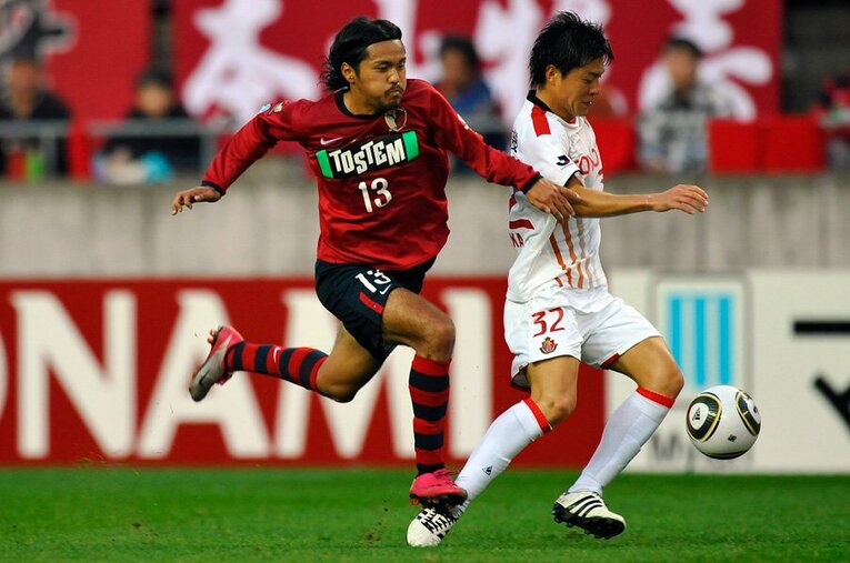 興梠慎三（鹿島）＆田中隼磨（名古屋） ／ photograph by Takuya Sugiyama