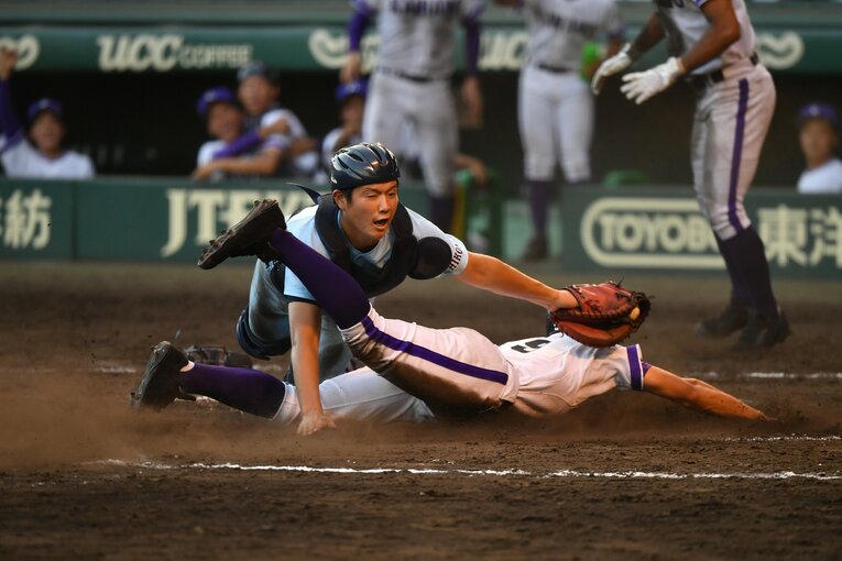 2018年夏の甲子園。あの近江戦、サヨナラ2ランスクイズの決定的瞬間　©Hideki Sugiyama