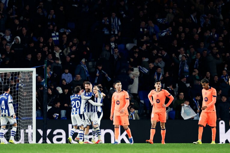 久保建英ケガの瞬間…じつは“バルサ選手もガク然”「9日間で3戦300分超→中4日スタメン」「昨日タケ、残念だったな」撮影カメラマンが見た全事実(22)