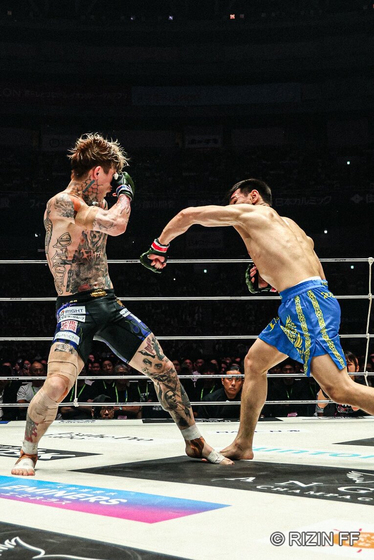 『超RIZIN.5』平本蓮vs.カルシャガ・ダウトベック　©RIZIN FF