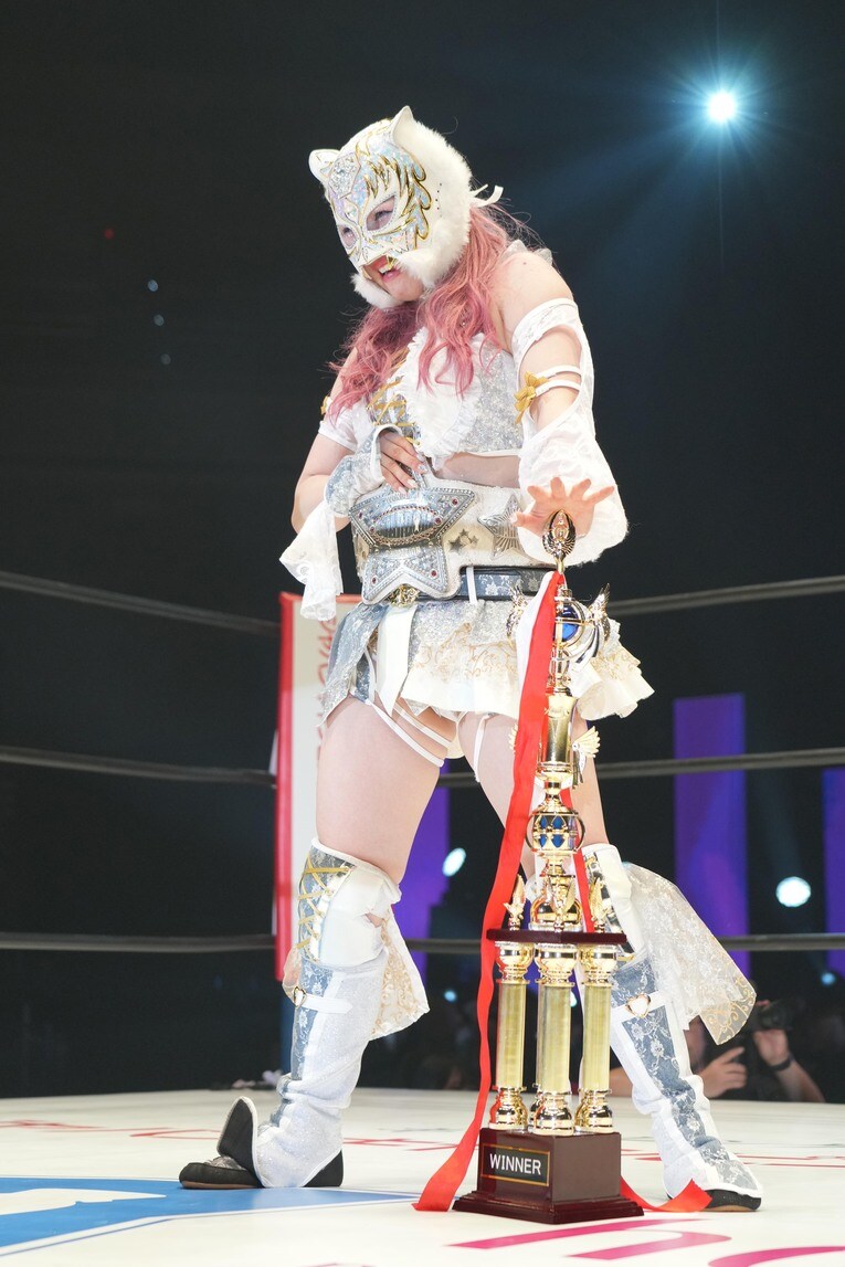 白いベルトを巻いたスターライト・キッド　©Essei Hara