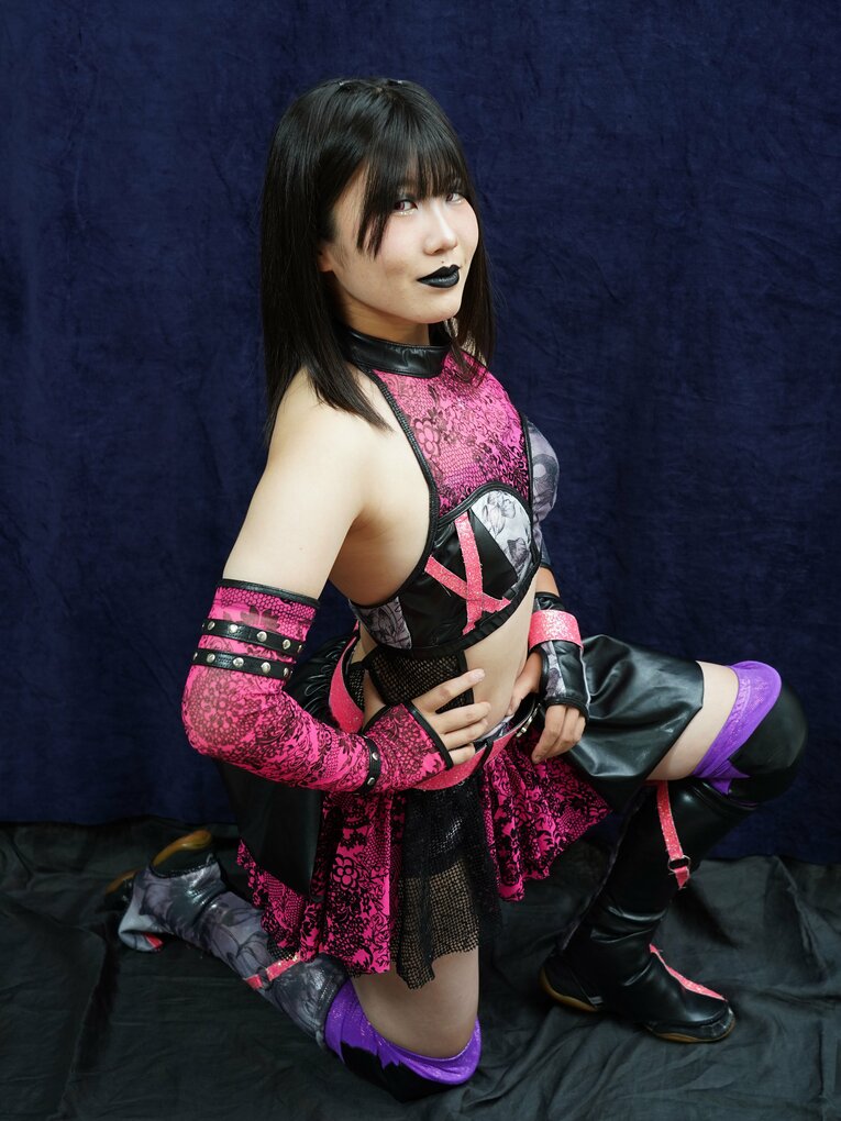 “女子高生でヒールで双子”スターダム吏南が語った木村花への思い「花さんがいなかったら、プロレスをやめていた」《特別グラビア》(27)