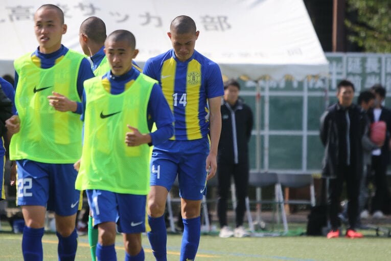 選手権出場を逃した国見高校。中島もその責任を痛感して、涙を流した　©︎Takahito Ando