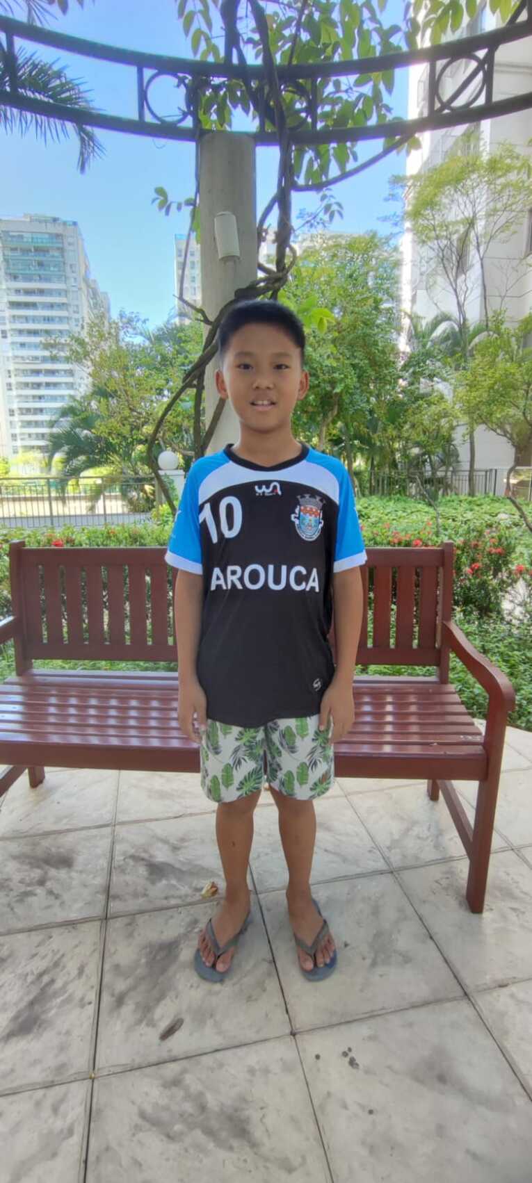 長男清竹君（9）。強豪フットサルクラブ「アロウカ」の10番を付ける　©Hiroaki Sawada