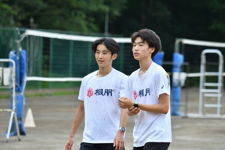 トレーニングに励む現在の桐朋中高陸上部のメンバーたち　©Hideki Sugiyama