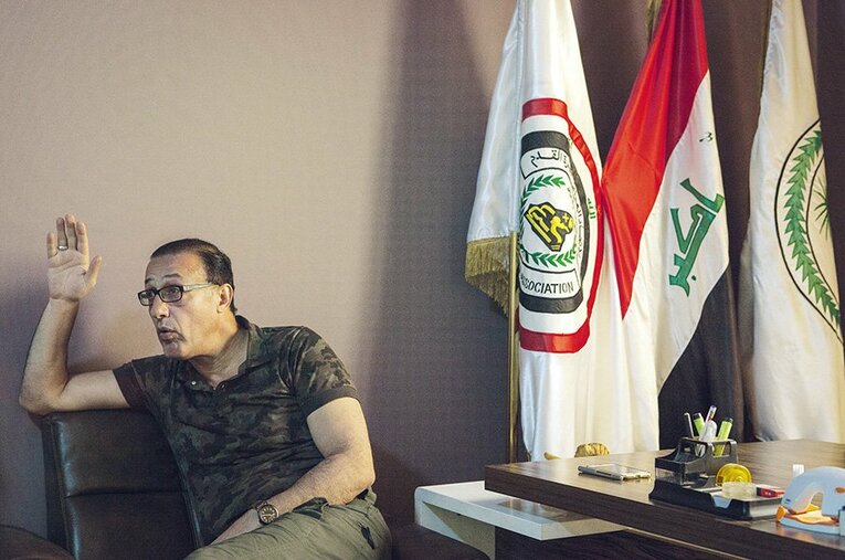 フセイン家の支配下で投獄され、拷問されたシャラル・ハイダルは、イラクサッカー界の復活に取り組んでいるが……。 ／ photograph by Sebastian Castelier