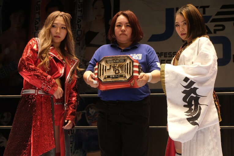 稲葉あずさと姉で先輩レスラーでもある稲葉ともか（右）　©Norihiro Hashimoto