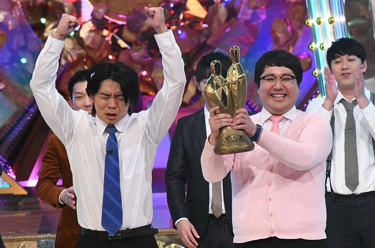 2020年M-1で優勝したマヂカルラブリーの野田クリスタルと村上 ／ photograph by M-1グランプリ事務局