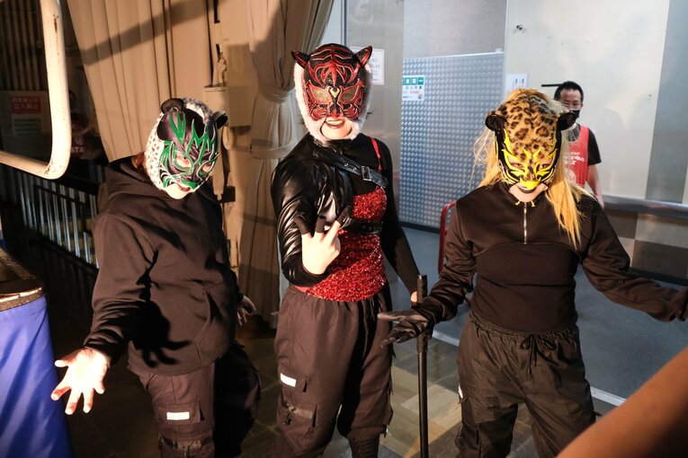 クイーンのオポジションとして突如登場したダーカーズ