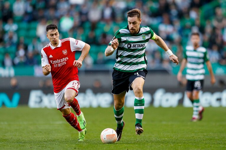 「モリタ、モリタ」とポルトガル地元カメラマン称賛…冨安健洋vs守田英正が「試合後にユニ交換」“EL日本人対決”を撮った(13)