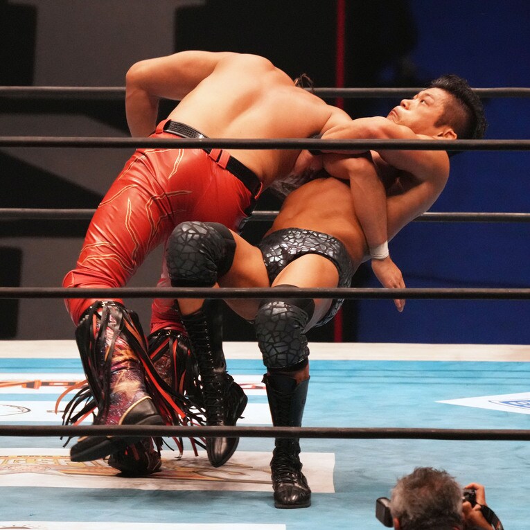 フィニッシュとなったSANADAのデッドフォール