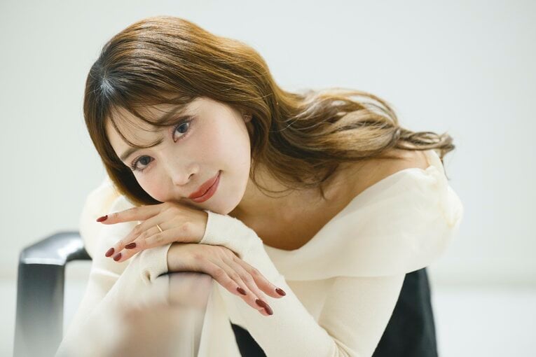 森咲智美、33歳。プロ野球選手・平沼翔太の妻であり、二児の母 ©Hirofumi Kamaya