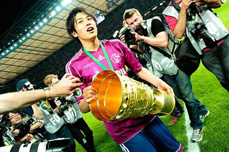 こんな内田篤人見たことある？ レアすぎるユニ姿、鹿島ラストゴール…密着カメラマンの“未公開シーン10”(6)