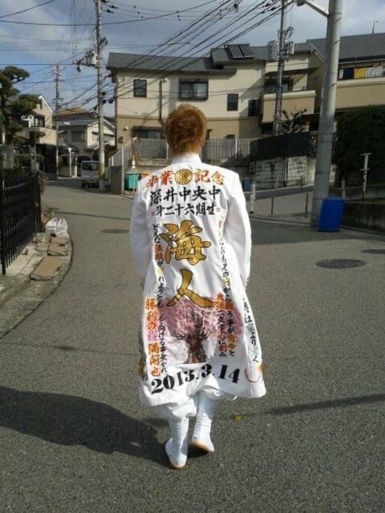 不良時代の特攻服姿。背中には「海人」の文字　©SHOOT BOXING