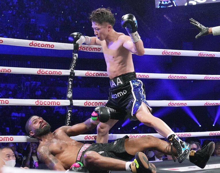 崩れ落ちるフルトン。この時点で勝負はほぼ決していた（4枚目／全4枚）©Naoki Fukuda