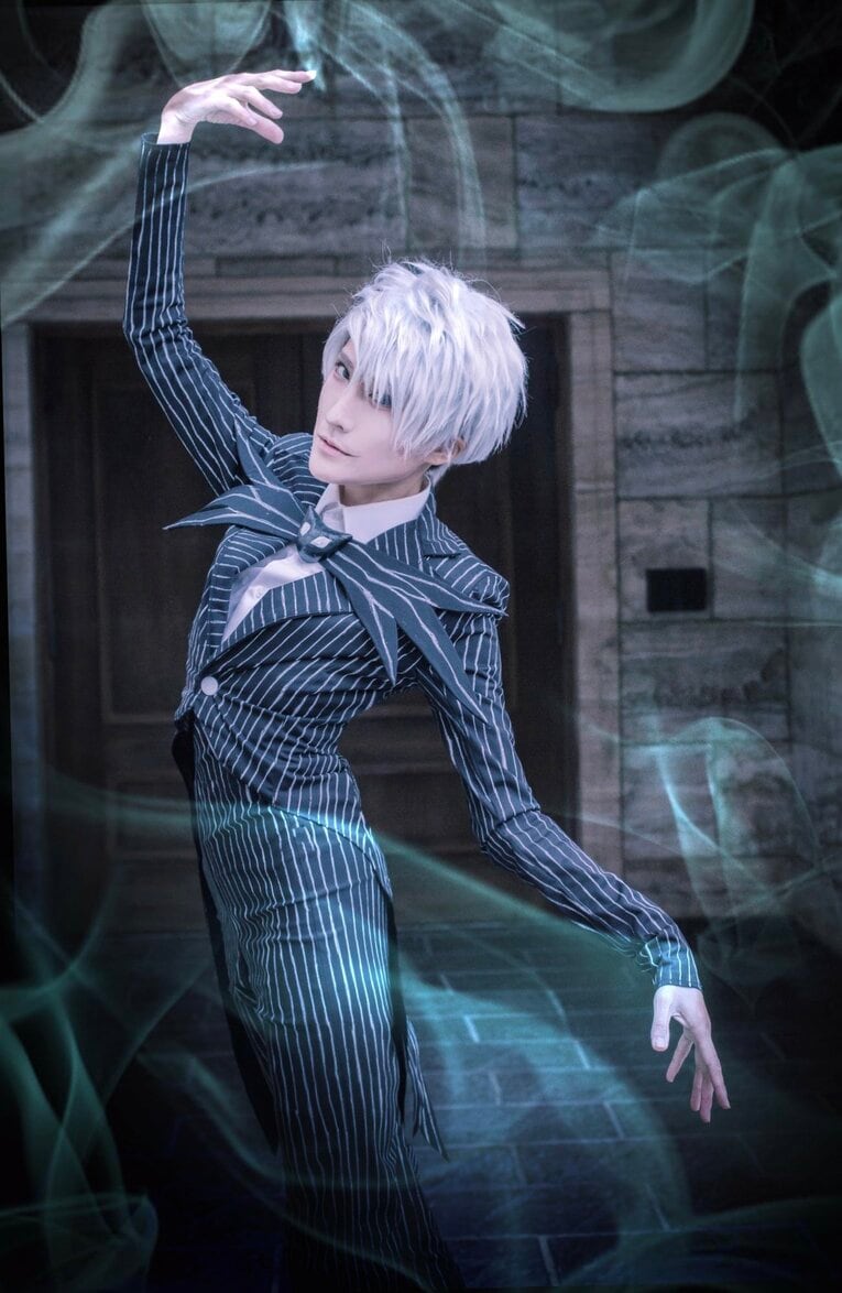 人気キャラクターのコスプレに身を包む「蓮弥」としての絹川さん／本人提供