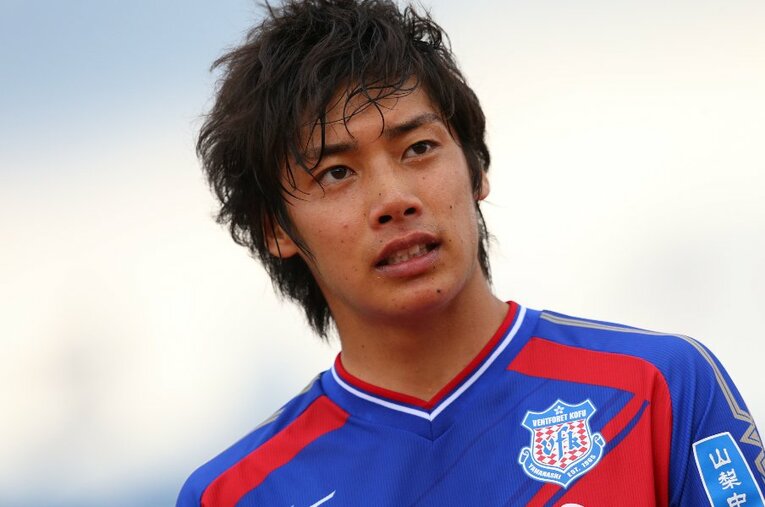 カタールW杯最終予選で4試合連続ゴール…救世主となった伊東純也（29歳）。11年前、なぜ甲府がいち早くその才能に気づけたのだろうか？ ／ photograph by J.LEAGUE