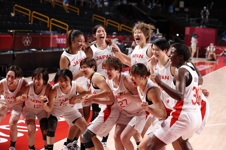 準決勝でフランスを破り、男女通じ初のメダル獲得を決めた女子バスケ代表　©Getty Images